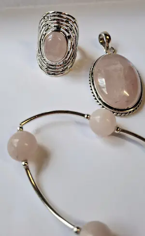 Nieuwe Zilveren Set sieraden met rozenkwarts. kopen? Bied vanaf 75!