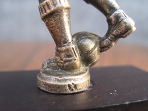 Brons (Onbekend) - De voetballer kopen? Bied vanaf 17!