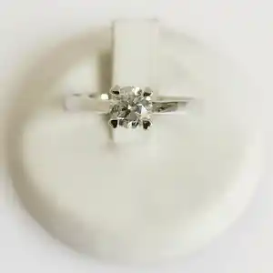 Diamanten ring kaufen? Bieten Sie von 950!
