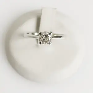 AcheterSolitaire diamanten ring? Enchérissez de 700!