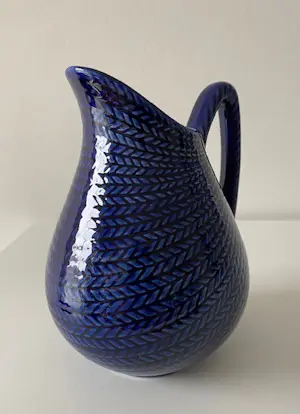 Rorstrand - Prachtige kan Rörstrand Blå Eld Hertha Bengtson 1949 kopen? Bied vanaf 29!