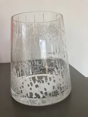 Lenneke Saraber - Heldere vaas met matte decoratie kopen? Bied vanaf 49!