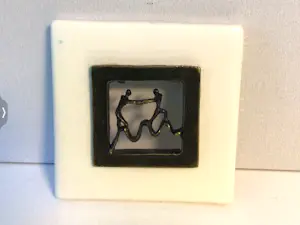 Corry Ammerlaan - Tegel / sculptuur “ Samen op de golven van de tijd “ kaufen? Bieten Sie von 1!