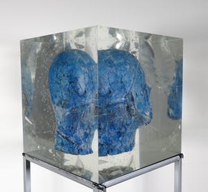 Toon Tullemans - Keramieken hoofd in hars, Der blaue Kopf (Groot en zwaar) kopen? Bied vanaf 350!