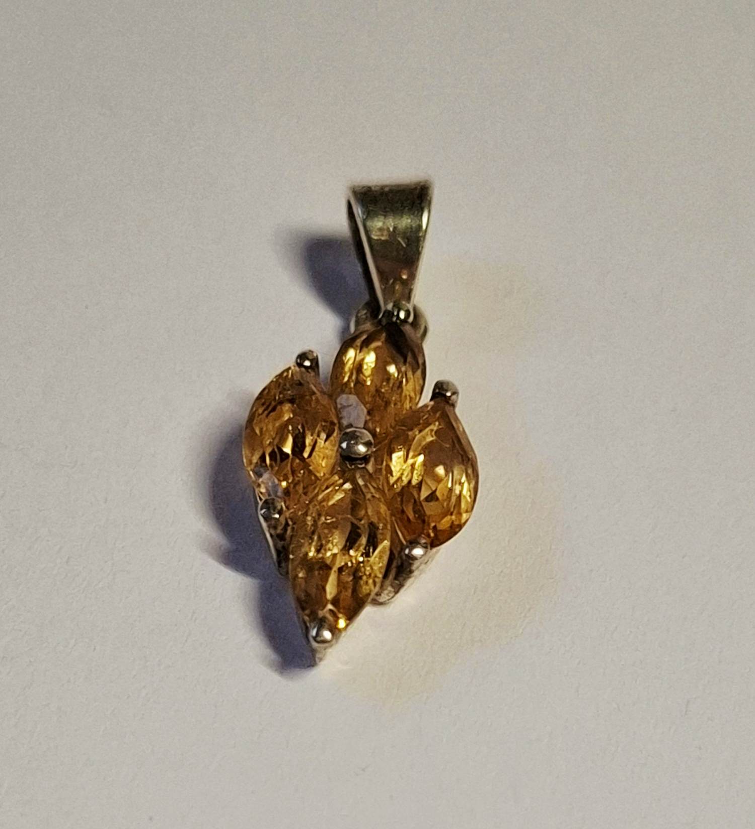Nieuwe zilveren hanger met facet geslepen citrien: gele edelsteen, kopen? Bied vanaf 50!