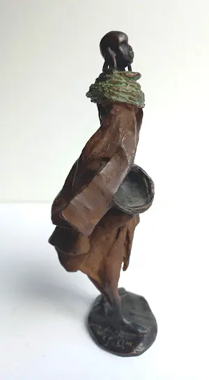 Marianne Houtkamp - Afrikaanse vrouw, bronzen beeld kopen? Bied vanaf 325!