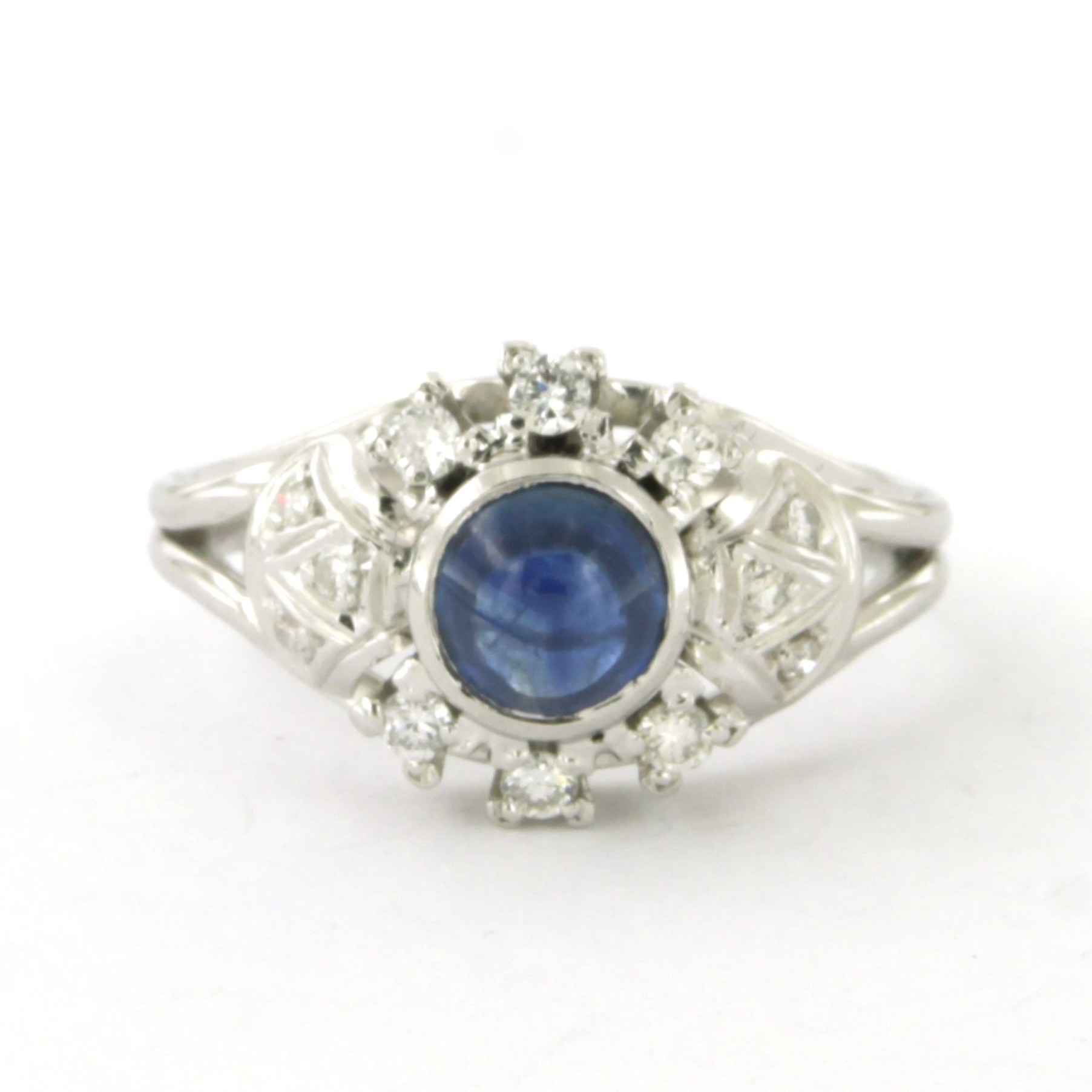 14k wit gouden ring bezet met saffier en briljant geslepen diamant tot. 0.25ct kopen? Bied vanaf 660!