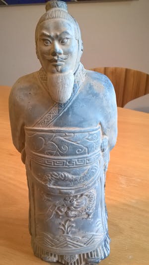 Niet of onleesbaar gesigneerd - "Wijze chinese krijgsheer" (Sun Tsu?) kopen? Bied vanaf 1!