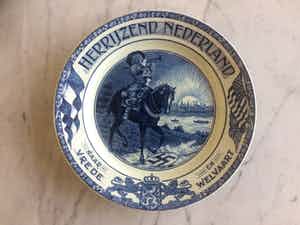 Societe Ceramique - Wandbord “ Herrijzend Nederland “ verkocht voor € 35!
