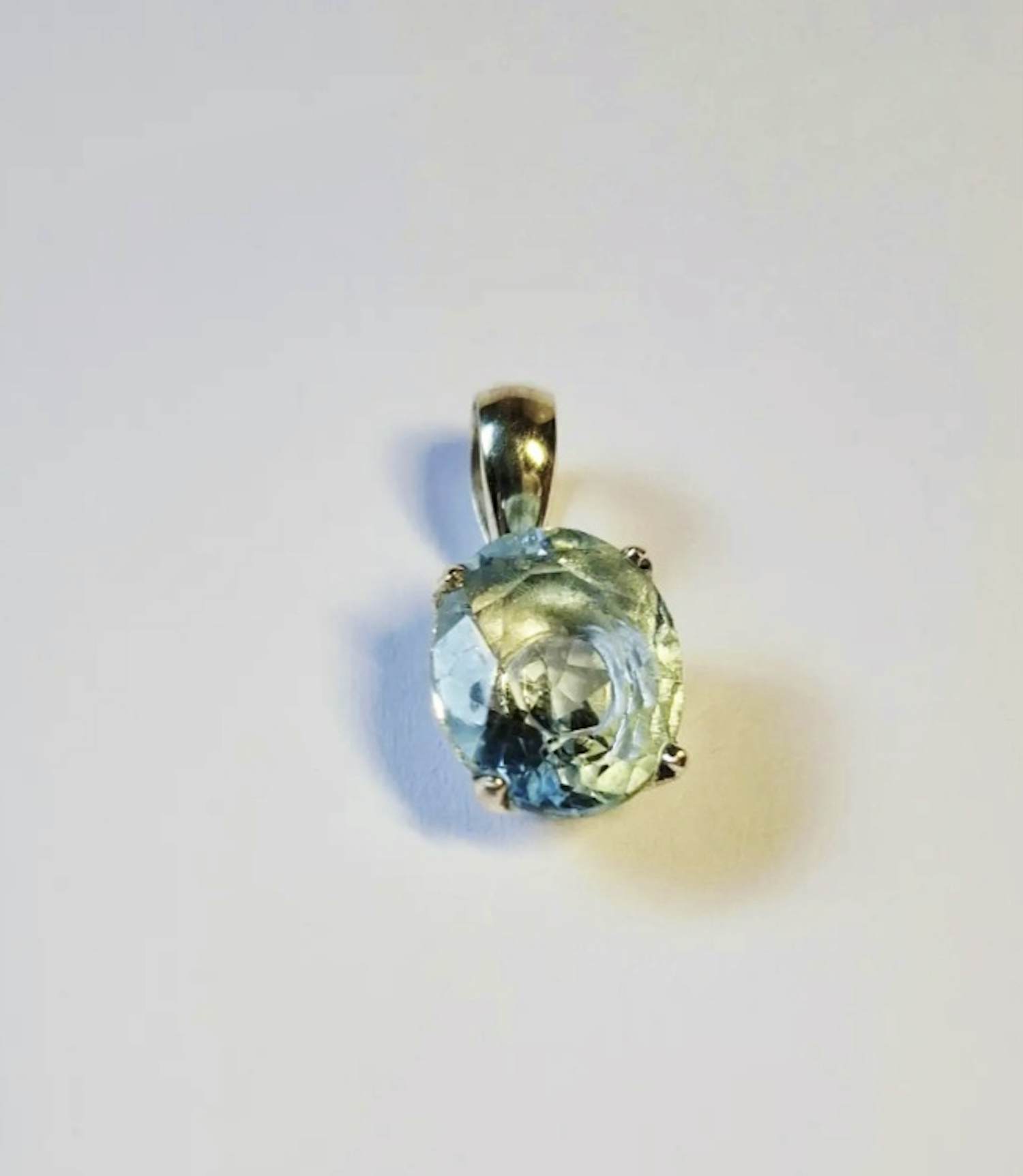 Nieuw zilveren hanger met 1 karaats briliantgeslepen topaas . kopen? Bied vanaf 75!