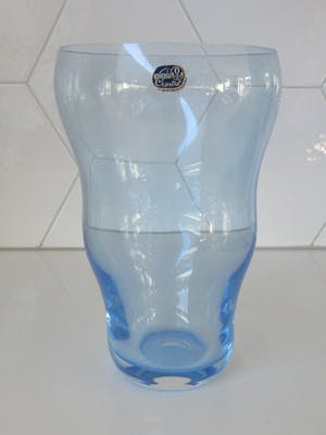 Niet of onleesbaar gesigneerd - Lichtblauwe Moderne kristallen vaas uit Bohemen kopen? Bied vanaf 10!