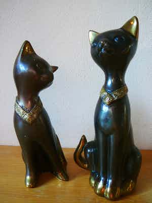 Brons (Onbekend) - Twee poezen -gepatineerd brons, Frankrijk- verkocht voor € 65!