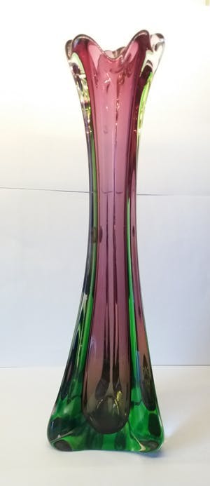 Niet of onleesbaar gesigneerd - Sierlijke paars groene Murano vaas verkocht voor € 1!