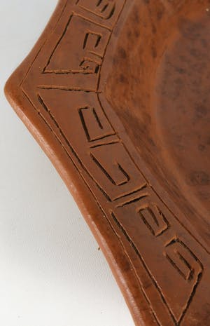 Niet of onleesbaar gesigneerd - Aardewerken schaal kopen? Bied vanaf 1!