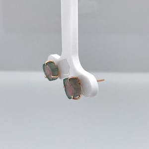 14kt gouden handgemaakte oorstekers met watermeloen toermalijn, 1,10 gr kopen? Bied vanaf 80!
