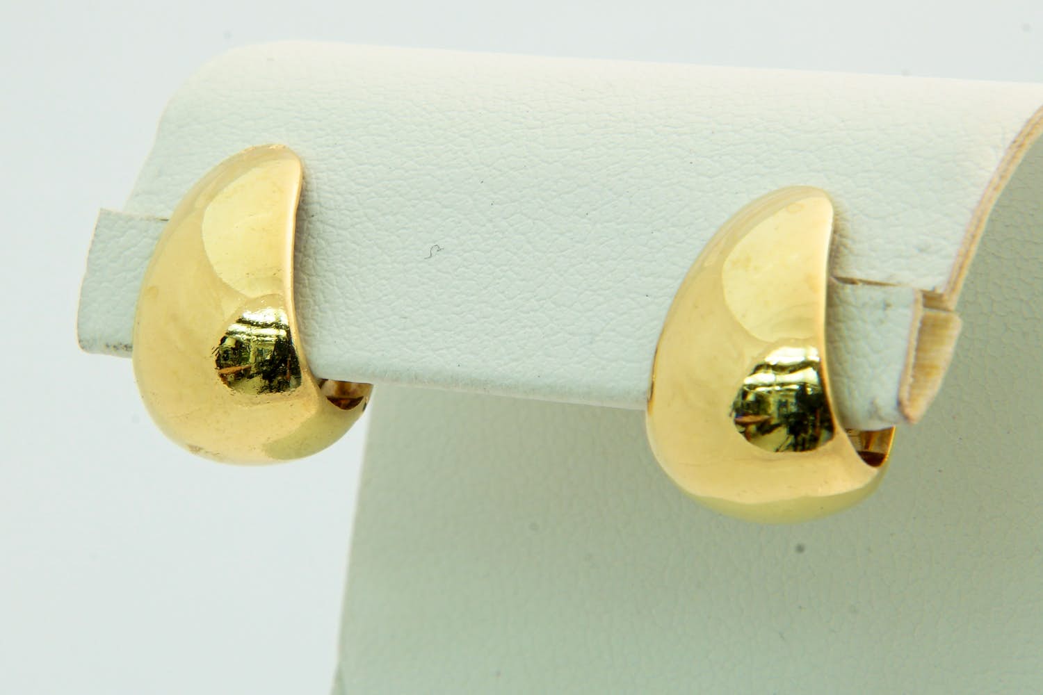 64 - massief 18Krt paar geel gouden en glanzend gepolijste "klap creolen" kopen? Bied vanaf 350!