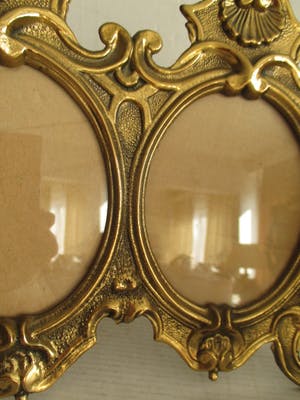 Curiosa - Twee bronzen/koperen dubbele fotolijsten onder glas kopen? Bied vanaf 50!