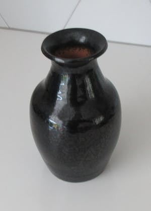 Elisabeth Klinkenberg - Antraciet potterie vaasje kopen? Bied vanaf 20!