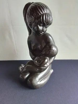 Niet of onleesbaar gesigneerd - Fraai beeld van moeder met kind in keramiek kaufen? Bieten Sie von 1!