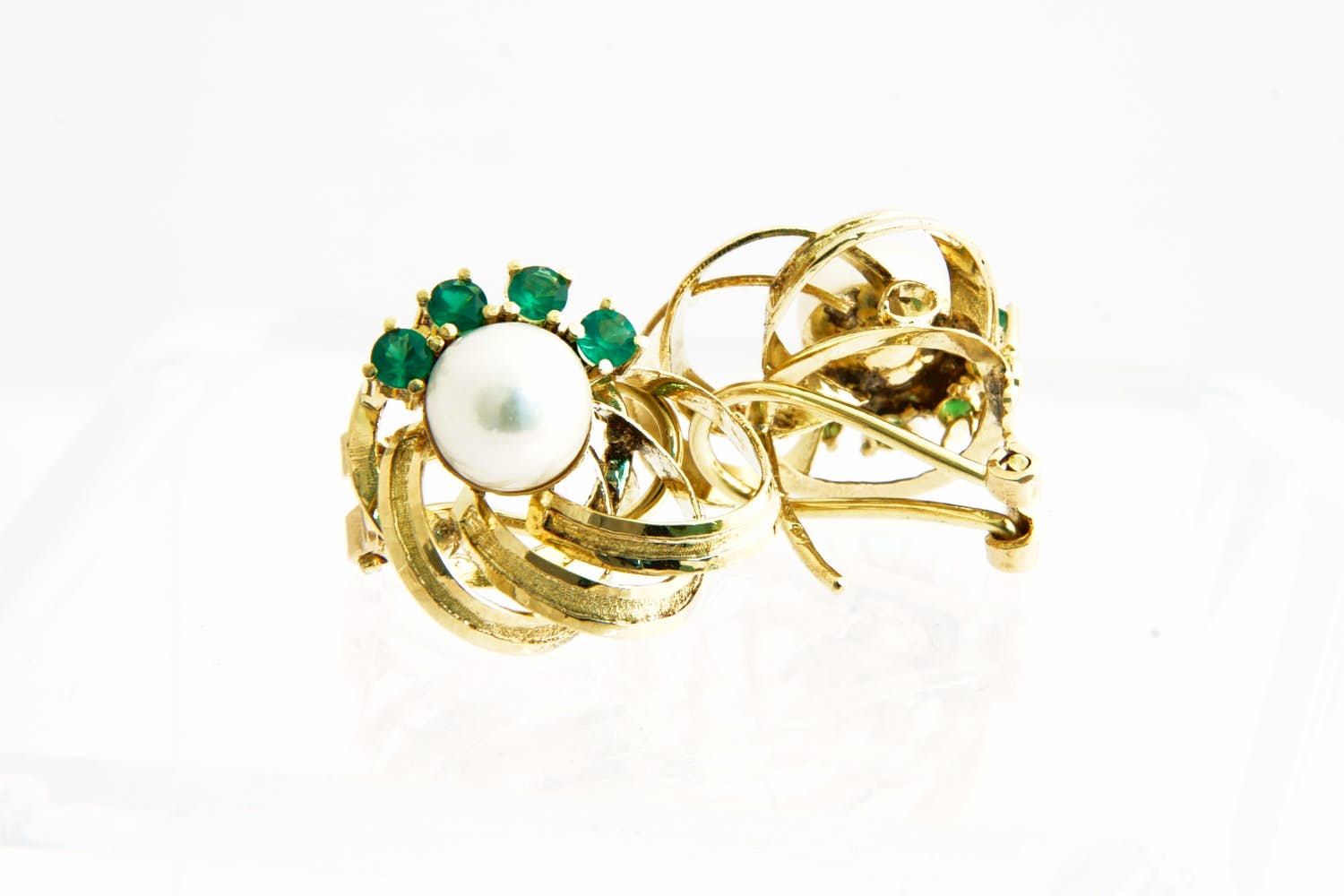 21 -  Magnifiek paar 18 Krt gouden vintage "fifties" oorsieraden met parel kopen? Bied vanaf 230!