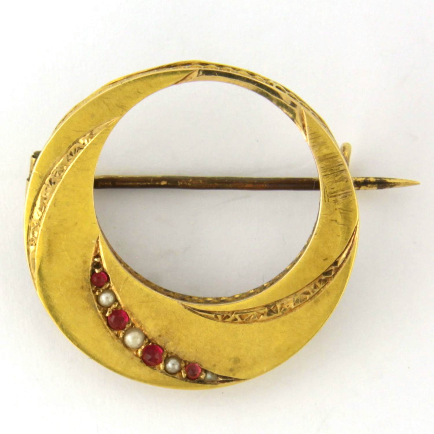 14k gouden broche bezet met robijn en parel kopen? Bied vanaf 190!