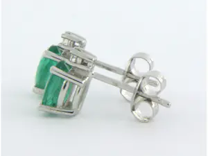 18k gouden oorbellen met smaragd en diamant 0.08 ct kopen? Bied vanaf 500!