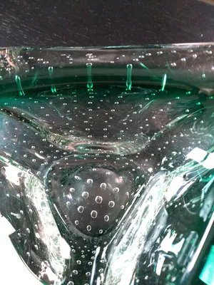 Niet of onleesbaar gesigneerd - Glazen Triangle met glasbelletjes. kopen? Bied vanaf 1!