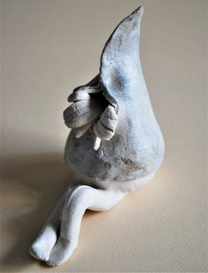 Niet of onleesbaar gesigneerd - zittend figuur kopen? Bied vanaf 1!