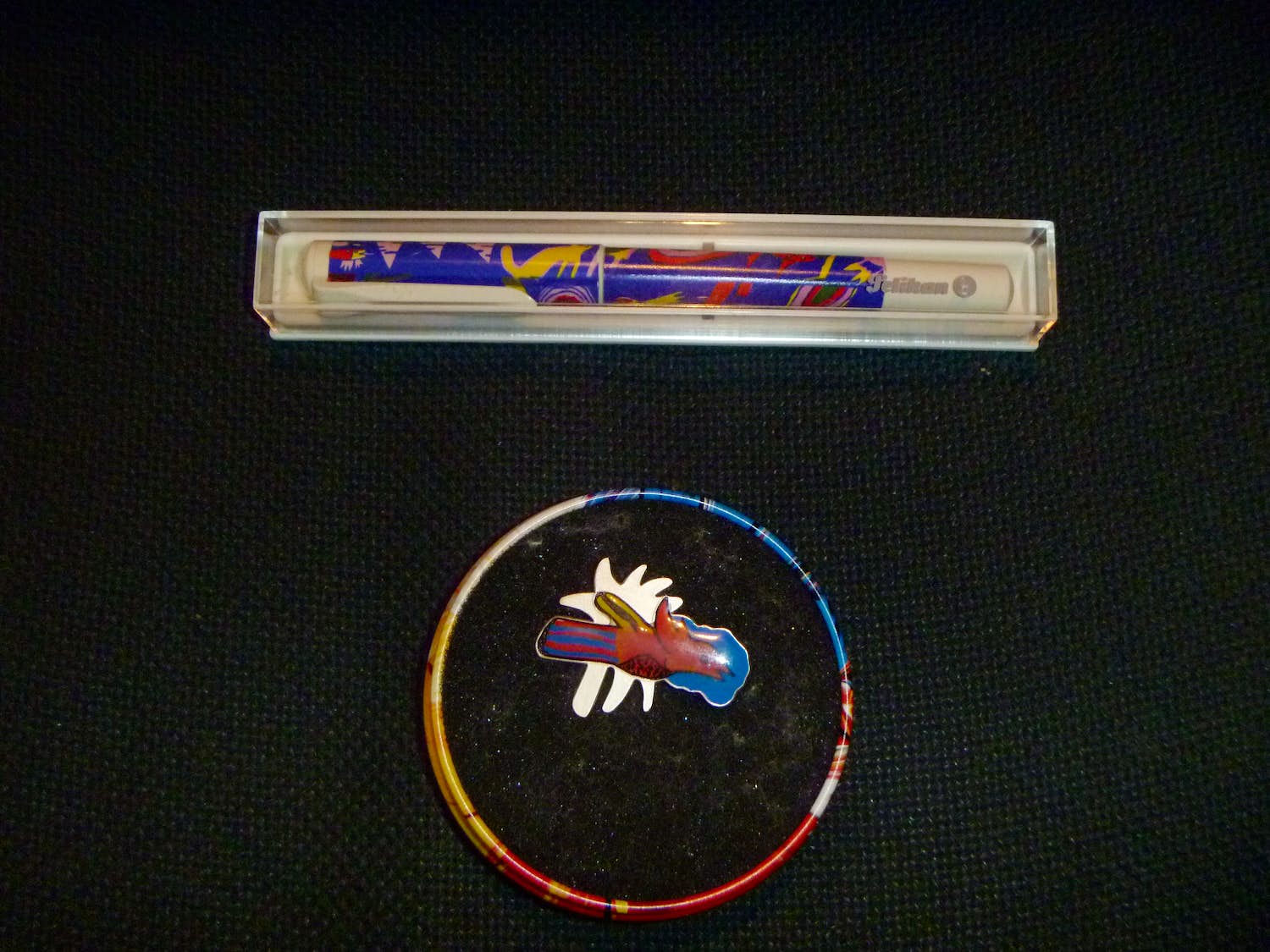 Corneille - afgeprijsd : 2 items met afbeeldingen van Corneille / broche en pen kopen? Bied vanaf 40!