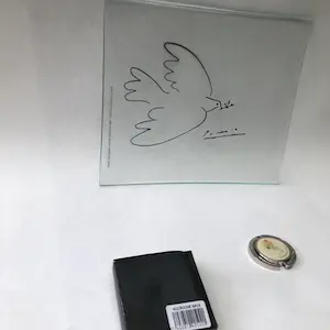 Pablo Picasso - glazen schaal + Clip met afbeelding van de vredesduif van Picasso kopen? Bied vanaf 1!