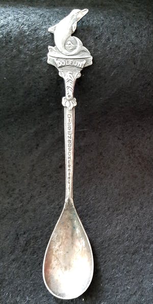 Zilver - D.E. Douwe Egberts verzilverd lepel, Zilveren pincet en nog 10 lepeltjes kopen? Bied vanaf 1!