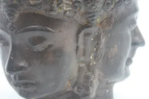 Niet of onleesbaar gesigneerd - Zeer Oude Drie Koppige Bronzen Boehda Sculptuur (1800) kopen? Bied vanaf 1!