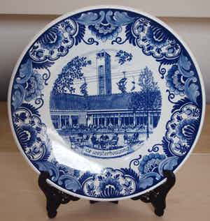 Niet of onleesbaar gesigneerd - Delftsblauw wandbord "De Westerbouwing" in Oosterbeek verkocht voor € 10!