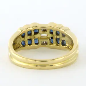 18k geelgouden ring met saffier en baguette geslepen diamant 0.30ct kopen? Bied vanaf 625!