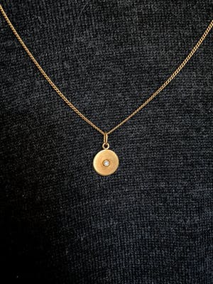 18kt gouden hanger+diamant, 1,28 gr (ketting wordt niet meeverkocht) kopen? Bied vanaf 60!