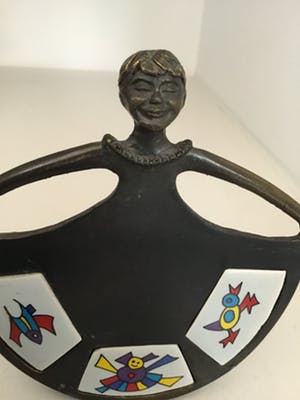 Corry Ammerlaan - Sculptuur “ Meisje met wijde rok “ kopen? Bied vanaf 40!