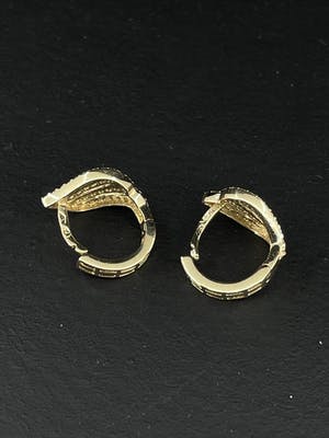 14kt gouden oorbellen met simulant diamant, 2,13 gr kopen? Bied vanaf 75!