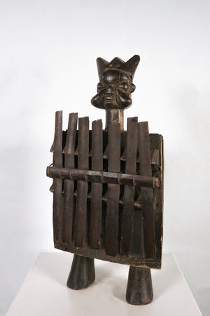 Luba - Sanza muziekinstrument met halfronde klankkast en bamboe tongen kopen? Bied vanaf 1!