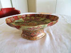 Niet of onleesbaar gesigneerd - Antieke bonbonière in porselein verkocht voor € 10!