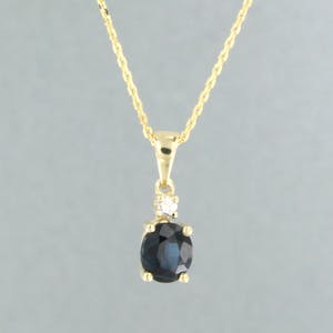 14k geel gouden collier met een hanger bezet met saffier en diamant kopen? Bied vanaf 240!