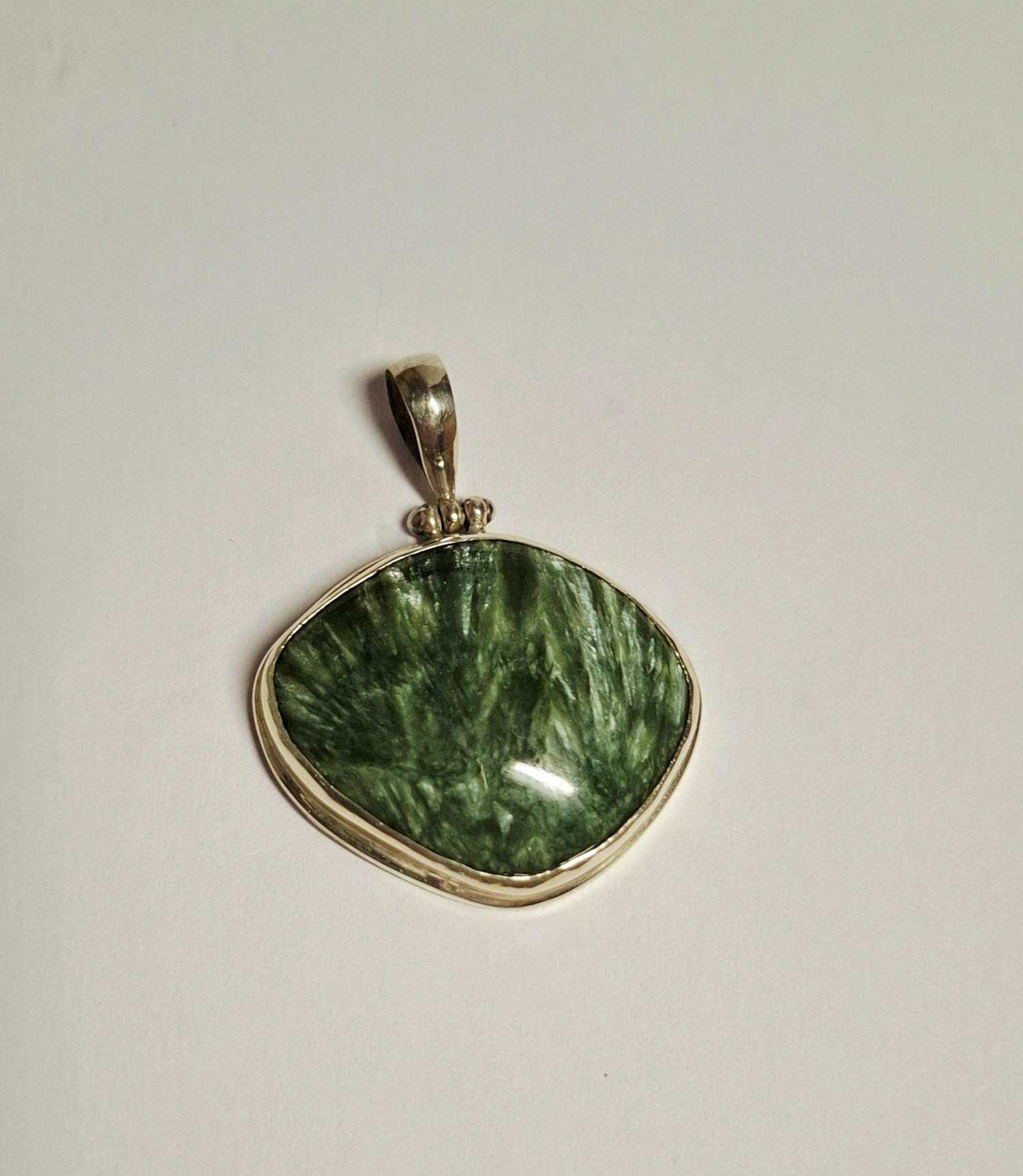 Nieuwe prachtige groen-zilveren gelaagde serafiniet hanger in zilver. kopen? Bied vanaf 75!