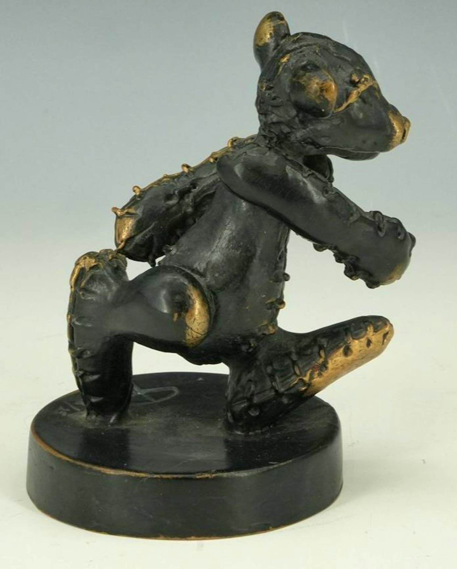 Patrick O'Reilly - Gepatineerd bronzen sculptuur: wandelende beer - 2002 kopen? Bied vanaf 1000!