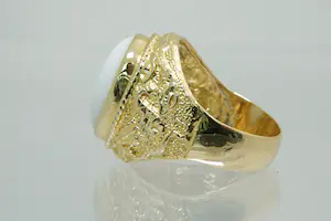 90- Grote mooi bewerkte 18Krt gouden ring met cabuchon geslepen kleursteen kopen? Bied vanaf 650!