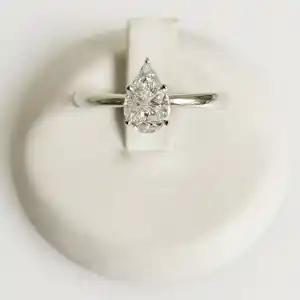 Solitaire ring met peervormige illusiezetting kaufen? Bieten Sie von 900!