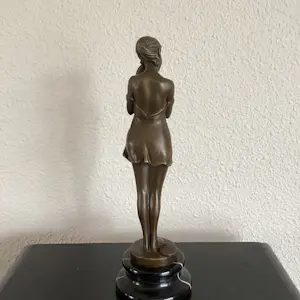 Demetre Haralamb Chiparus - Het verdrietige meisje kopen? Bied vanaf 120!