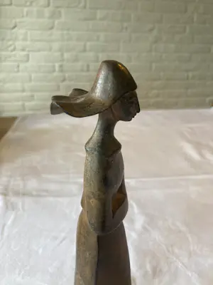 Brons (Onbekend) - Bronzen beeldje van een non, modernistisch abstract kopen? Bied vanaf 50!