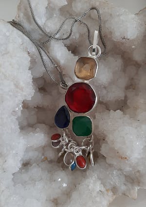 Zilveren ketting 925 met edelstenen hanger kopen? Bied vanaf 10!
