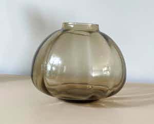 Willem Rozendaal - Mira vaas No. 3 - Fumi kleur verkocht voor € 1!