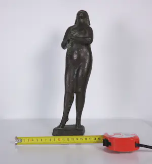 Piet van Heerden - Brons, Staand vrouwfiguur kopen? Bied vanaf 500!
