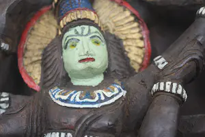 Niet of onleesbaar gesigneerd - Prachtige Oude Houten Relief Plaquette Zes Armige Shiva (19e eeuw) kopen? Bied vanaf 1!